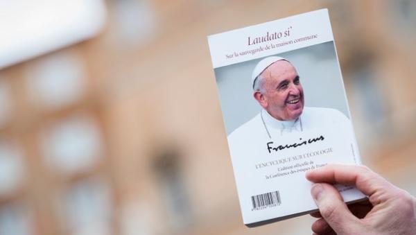 Một Nữ Văn Sĩ Gốc Do Thái Mời Gọi Đọc Toàn Bộ Thông Điệp Laudato Si’ Của Đức Phanxicô